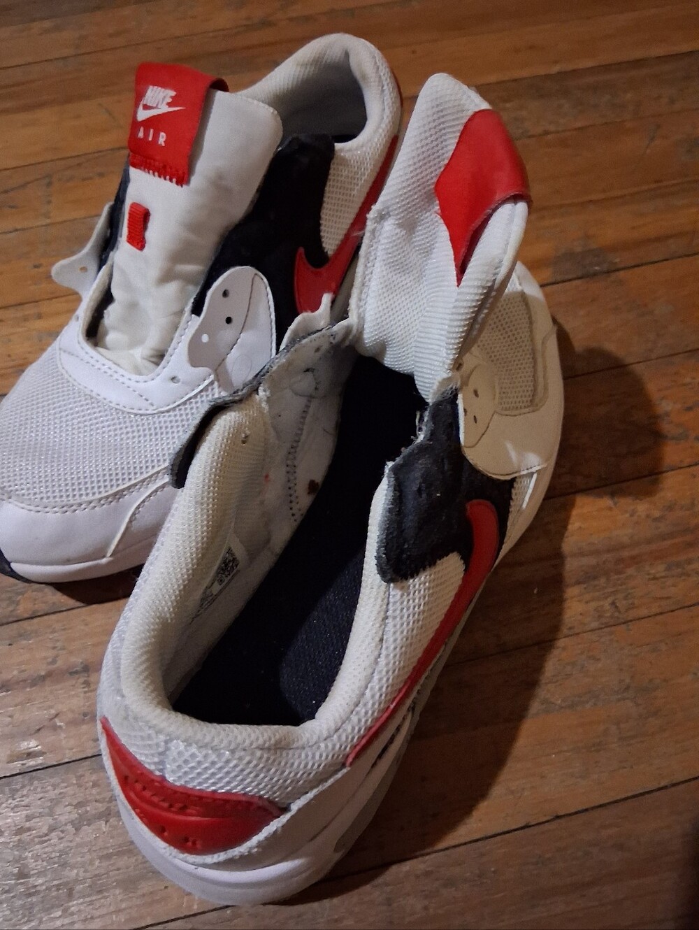 Nike Air White Black Red Retro Sneakers - Picture 7 of 8